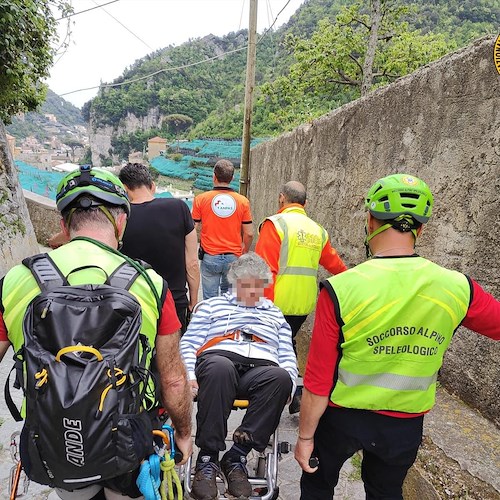 Amalfi, anziana turista cade durante un'escursione: intervento del Soccorso Alpino e Millenium