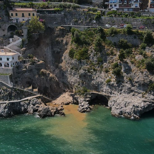 Amalfi, c’è la mano dell’uomo nel crollo avvenuto a ridosso di una villetta?