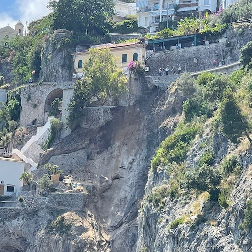 Amalfi, c’è la mano dell’uomo nel crollo avvenuto a ridosso di una villetta?