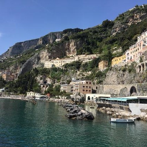 Amalfi, cattivi odori dal depuratore: turisti lasciano anzitempo gli alberghi 
