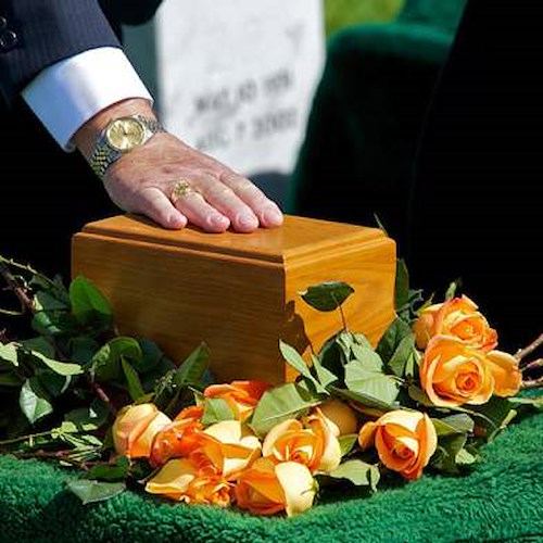Amalfi, cimiteri saturi: cremazione di necessità virtù