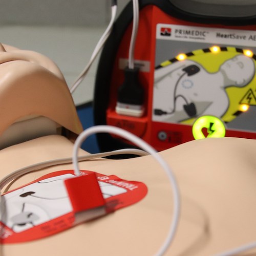 Amalfi, Comune acquista 13 defibrillatori e promuove corsi di formazione per operatori e studenti