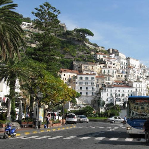 Amalfi: con le divise della Pubblica Assistenza per fare i noleggiatori abusivi. Nei guai due di Fisciano