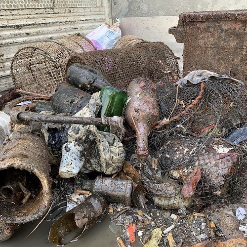 Amalfi contro il beach littering: i numeri dell’iniziativa “Spiagge e Fondali Puliti”