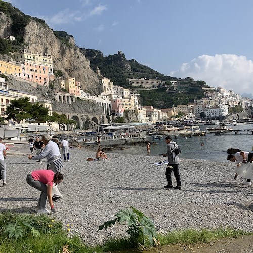 Amalfi contro il beach littering: i numeri dell’iniziativa “Spiagge e Fondali Puliti”