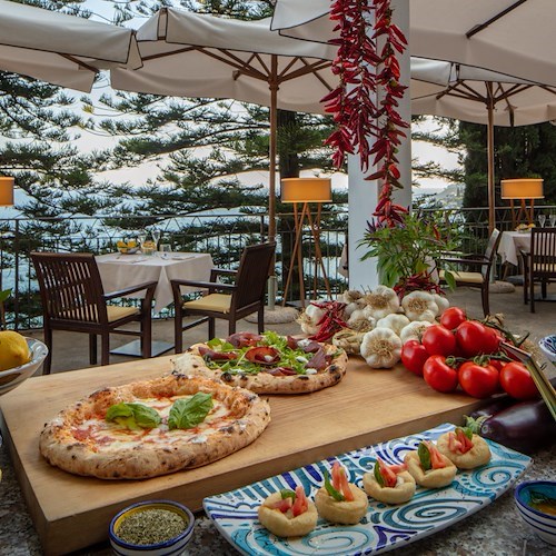 Amalfi, da oggi la “Pizza Pompei” di Gino Sorbillo alla Locanda della Canonica /FOTO e VIDEO