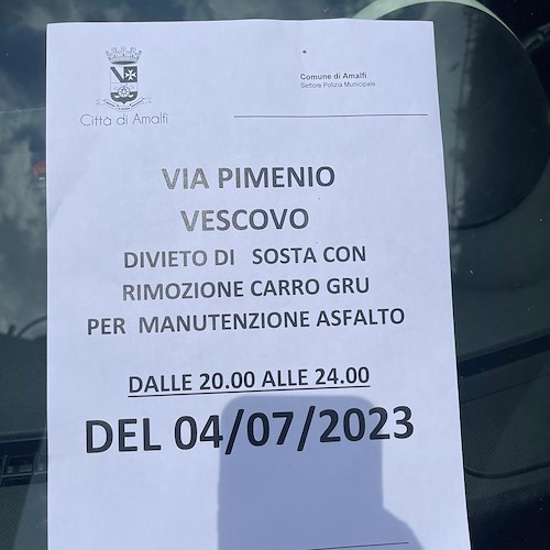 Amalfi, da stasera divieto di sosta su via Pimenio Vescovo per manutenzione asfalto