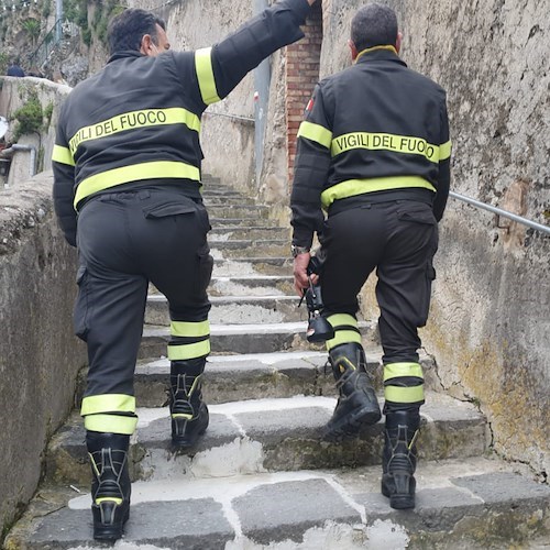 Amalfi: frana su stradina per Valle delle Ferriere, in azione elicottero con termocamera /FOTO