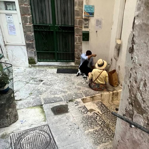 Amalfi, i turisti che cucinavano tra i vicoli erano ebrei: non avevano trovato cibo "kosher"