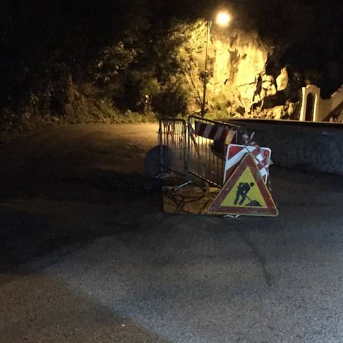 Amalfi, il pericolo è incombente (e imbarazzante) sulla provinciale Agerolina