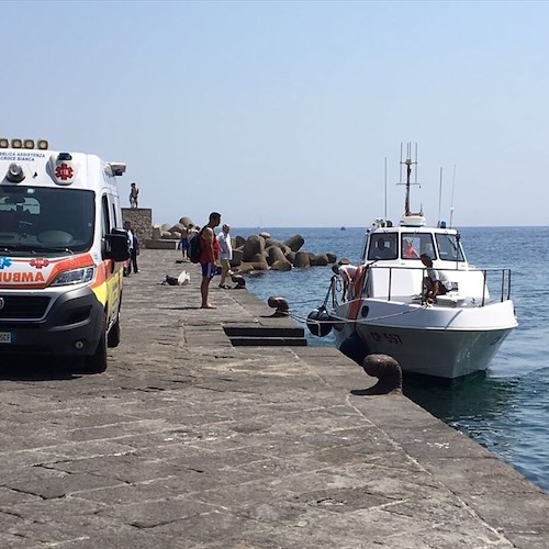 Amalfi, incidente in barca: turista tedesco si ferisce con elica