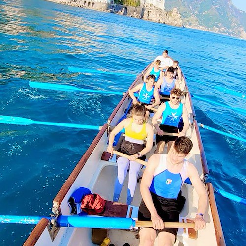 Amalfi, la Regata storica si tinge di rosa: dal 2022 in programma un nuovo mini-palio con equipaggio misto