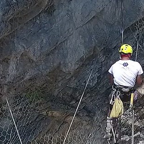 Amalfi, lavori al costone roccioso: 25-27 novembre sospensione circolazione a fasce orarie 