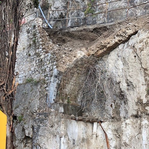 Amalfi, lavori di ripristino della Statale: demolita la vecchia arcata [FOTO-VIDEO]