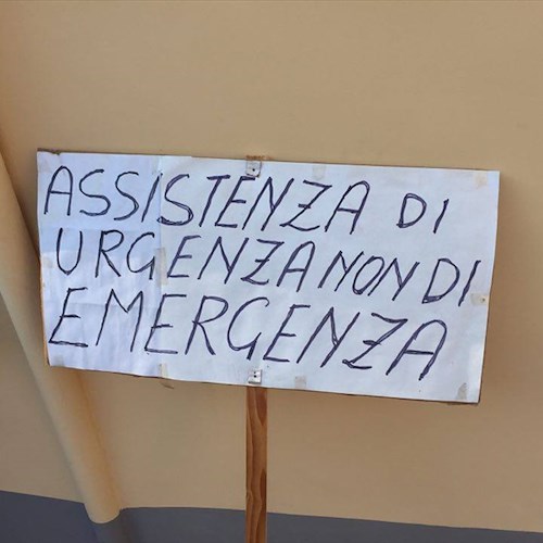 Amalfi, manifestazione in difesa dell'Ospedale: «La salute è un nostro diritto, non un privilegio» [VIDEO]