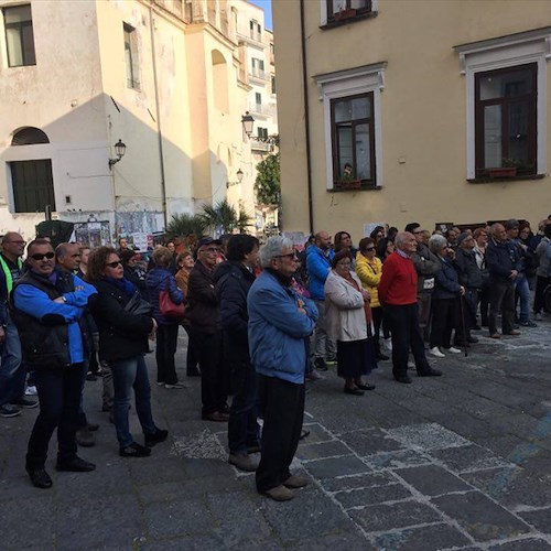 Amalfi, manifestazione in difesa dell'Ospedale: «La salute è un nostro diritto, non un privilegio» [VIDEO]