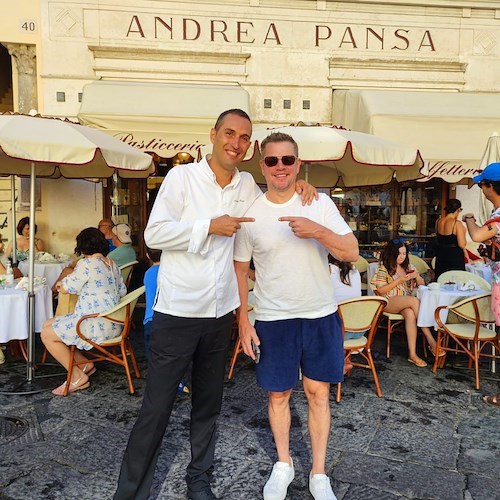 Amalfi, Matt Damon sceglie le sfogliatelle Santa Rosa della Pasticceria Pansa per la sua colazione