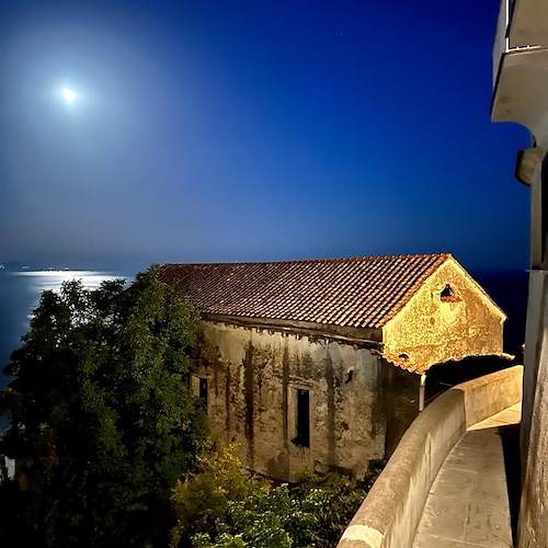 Amalfi, Matteo D’Urso con “L’odore della notte” vince il I contest fotografico dedicato a Nicola Gambardella