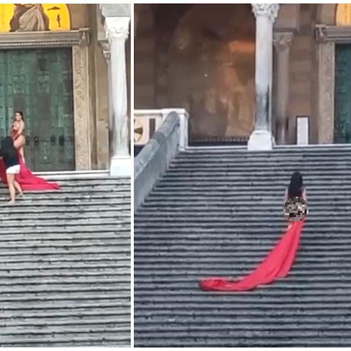 Amalfi: modella posa nuda in pieno giorno sulla scalinata del Duomo, "coperta" solo da un velo rosso /FOTO e VIDEO