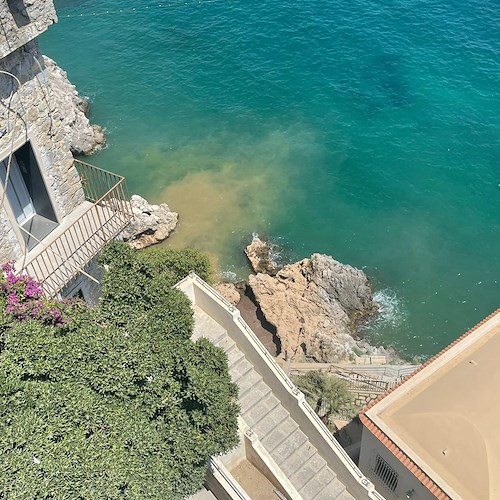 Amalfi, muri di contenimento franano a mare: nessuna persona coinvolta /FOTO