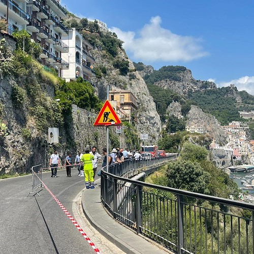 Amalfi, muri di contenimento franano a mare: nessuna persona coinvolta /FOTO