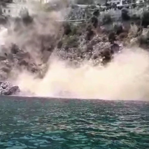 Amalfi, muri di contenimento franano a mare: nessuna persona coinvolta /FOTO