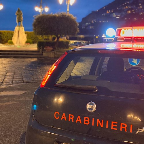 Amalfi, non può trascorrere il Natale con i figli e si taglia la gola: 39enne salvato da Carabinieri e Protezione Civile 