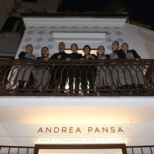 Amalfi, Pansa apre una boutique del cioccolato e del gelato con vista Duomo [FOTO]