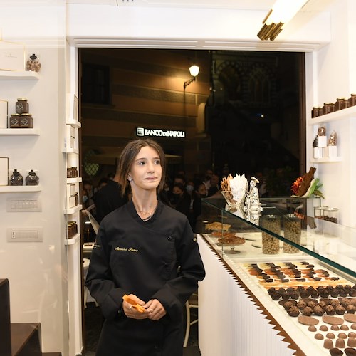 Amalfi, Pansa apre una boutique del cioccolato e del gelato con vista Duomo [FOTO]