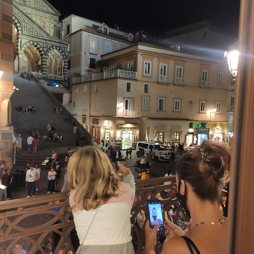 Amalfi, Pansa apre una boutique del cioccolato e del gelato con vista Duomo [FOTO]