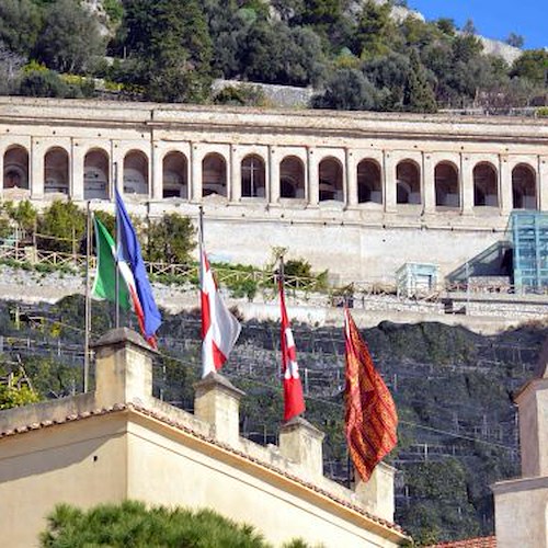 Amalfi: per la commemorazione dei Defunti orari cimitero ampliati, ascensore e navetta gratuiti