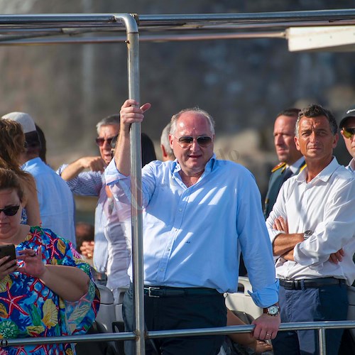 Amalfi, presidente della Provincia Strianese guarda Regata dal mare: «Un’emozione fortissima!»