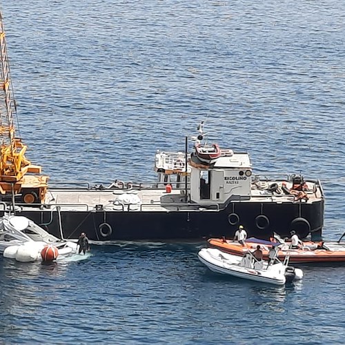 Amalfi, recuperata imbarcazione affondata sabato [FOTO]