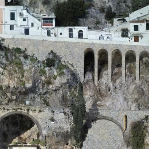 Amalfi, ricostruzione strada: conclusa posa pali di fondazione [FOTO]
