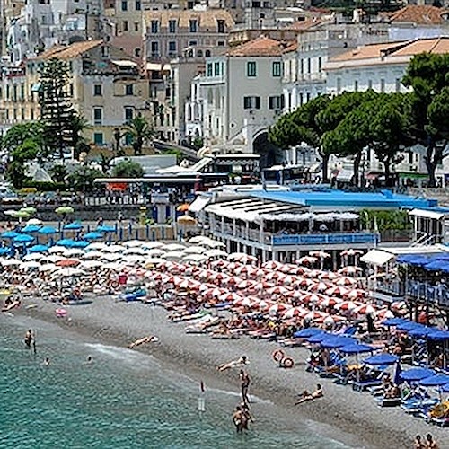 Amalfi, riecco i controlli agli stabilimenti balneari: adeguamenti non effettuati