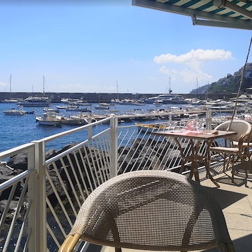 Amalfi, ristorante "La Marinella" seleziona personale in sala e cucina per la stagione turistica 2023