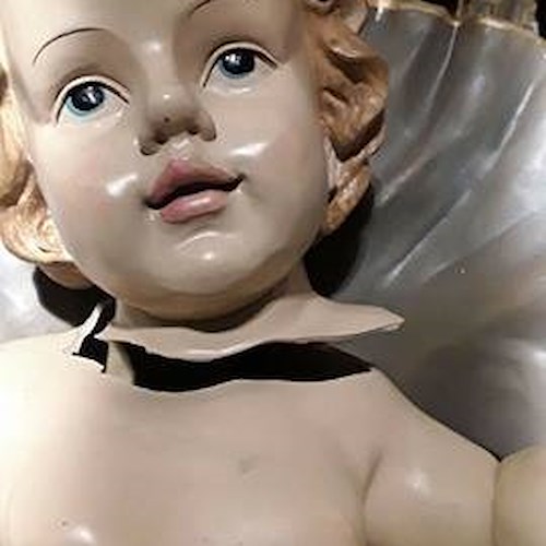 Amalfi, sfregiato il Bambinello del presepe in Piazza Duomo. Si cercano responsabili 