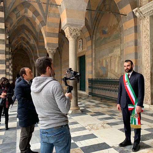 Amalfi, Sindaco accoglie Livio Leonardi in Costiera per una puntata di “Paesi che vai” sulle tracce del “Grand Tour”