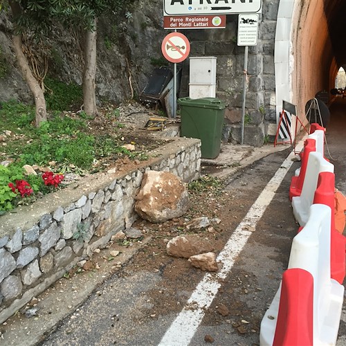 Amalfi, smottamento su SS 163: Sindaco ordina messa in sicurezza del costone