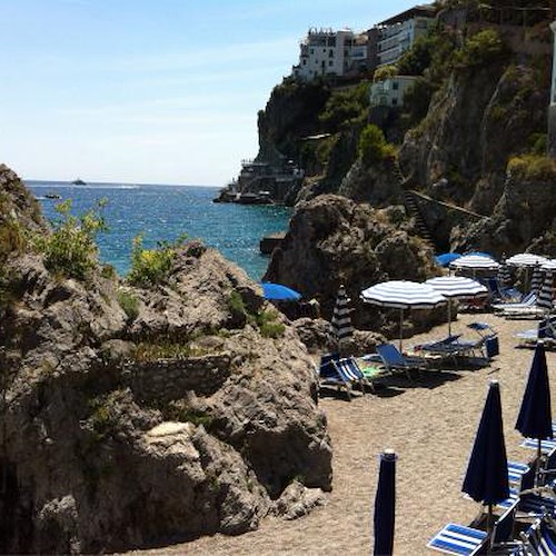 Amalfi, spiaggetta delle Sirene riammessa alla balneabilità
