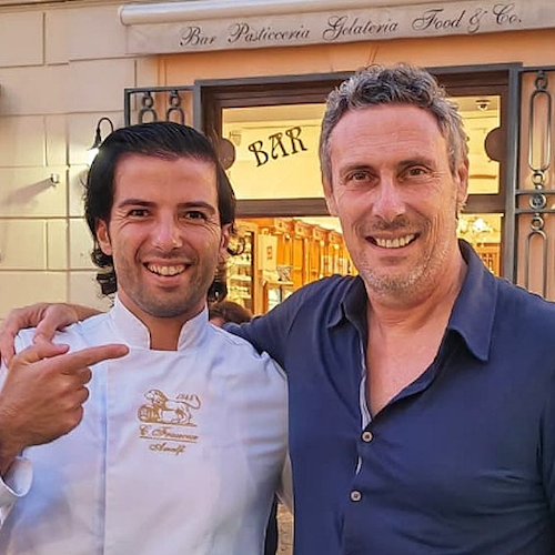 Amalfi, tappa di gusto al Bar Francese per l'allenatore Luca Gotti 