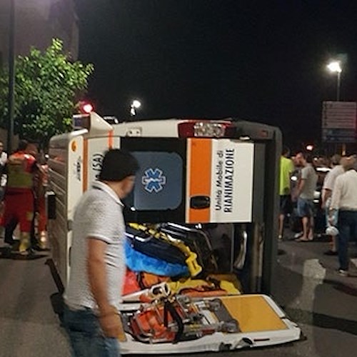 Ambulanza si ribalta a Mercato San Severino, è corsa al Lotto. Ecco i numeri da giocare