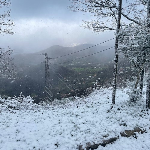 Anche in Costa d'Amalfi arriva la prima neve del 2022: le suggestive foto da Tramonti