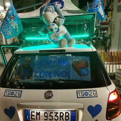 Anche Minori in festa per lo scudetto del Napoli: sull'auto addobbata il volto di Francesco Scannapieco