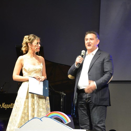 Anche Sal De Riso premiato alla kermesse l'Arcobaleno Napoletano 