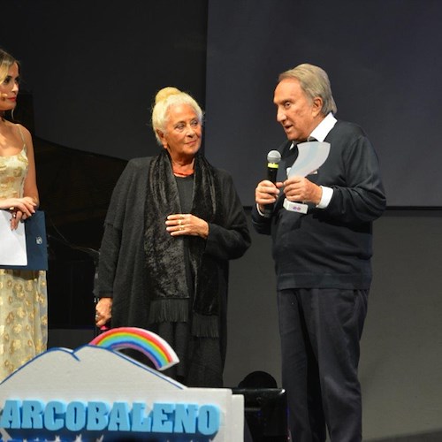 Anche Sal De Riso premiato alla kermesse l'Arcobaleno Napoletano 