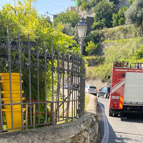 Ancora traffico in tilt sulla Statale Amalfitana: nell’ingorgo anche Vigili del Fuoco. Per fortuna da lunedì arrivano gli ausiliari