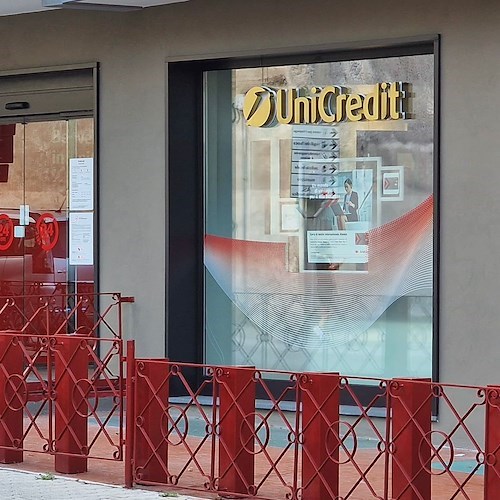 Filiale Unicredit di Maiori in via Nuova Chiunzi<br />&copy; Christian D'Urzo