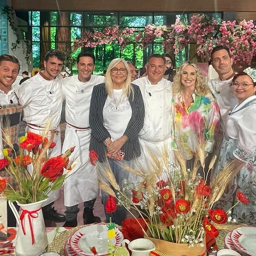 "Arriva l'Estate": Sal De Riso da Antonella Clerici incanta Mara Venier con un suo dolce capolavoro 