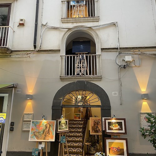 "Arte nei Portoni di Sorrento": fino al 30 ottobre quindici artisti esporranno negli androni degli antichi palazzi